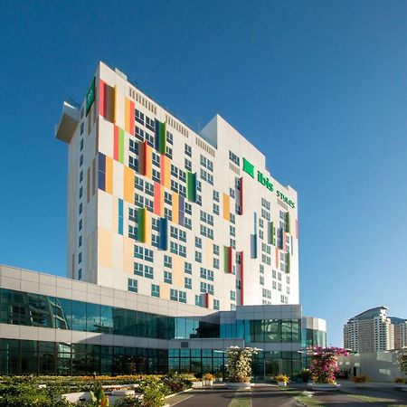 Ibis Styles Manila Araneta City Quezon City Exterior foto
