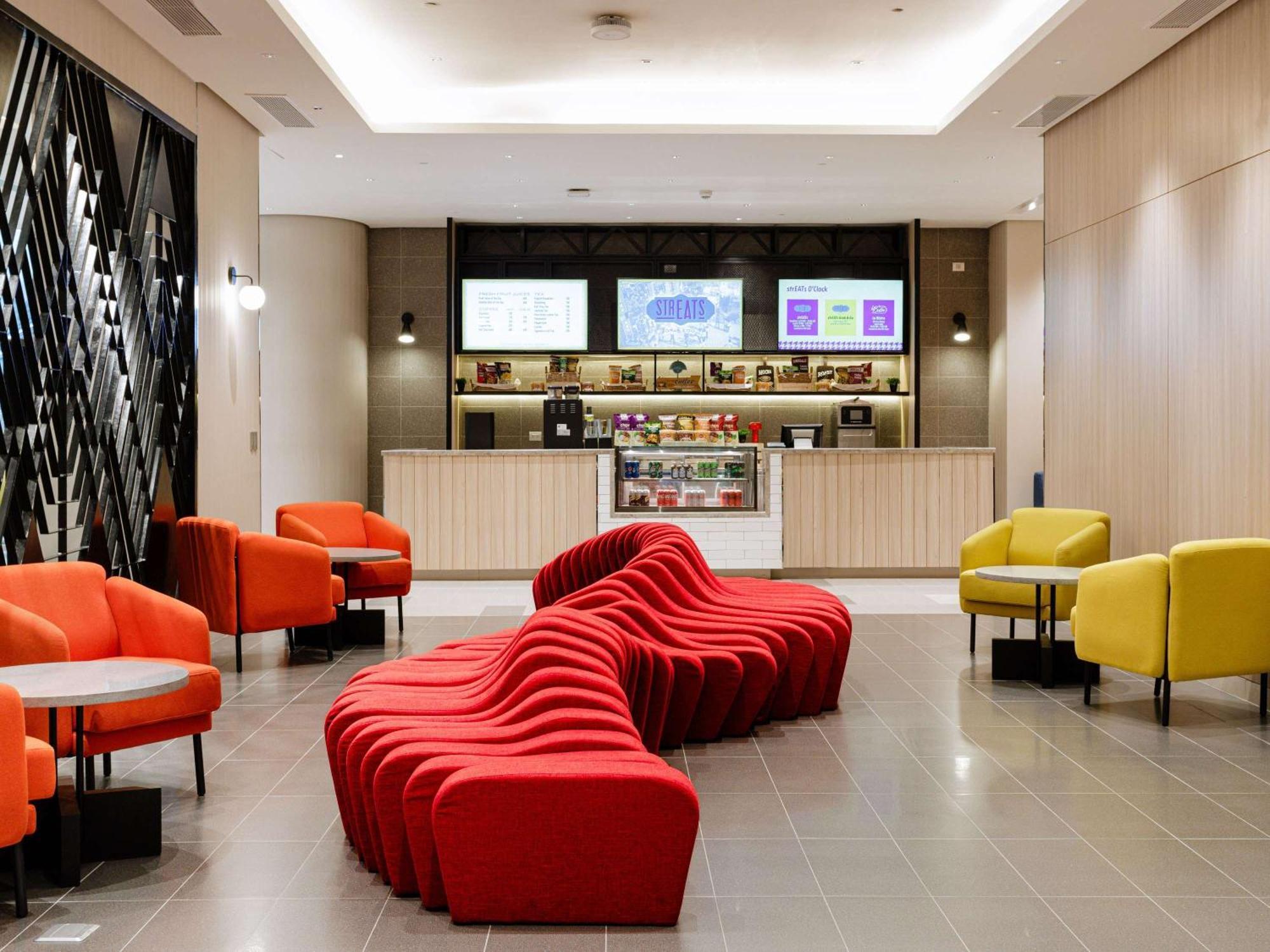 Ibis Styles Manila Araneta City Quezon City Exterior foto
